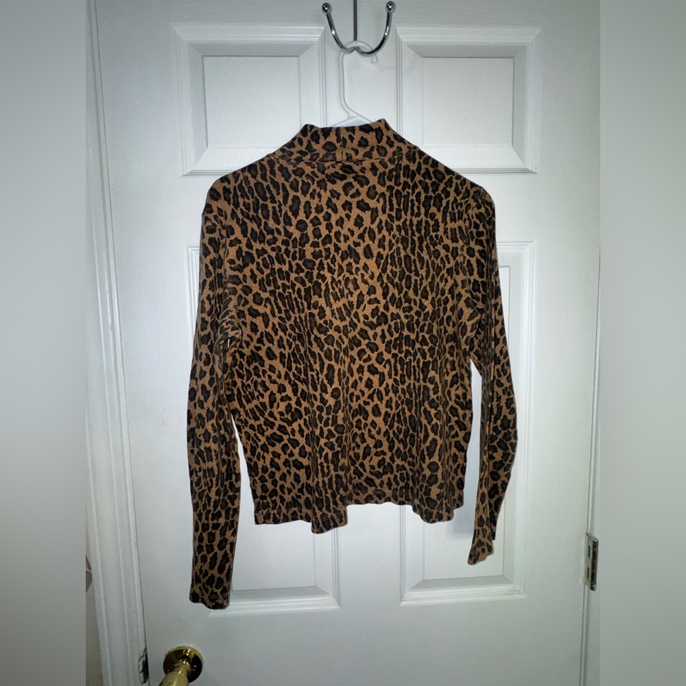 Cheetah Print Turtle Neck - Picture 5 of 5